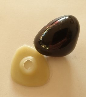 Plastic nose, triangle, 24 mm