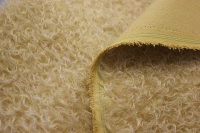 Mohair curled medium dense ± 23 mm pile, dark blond