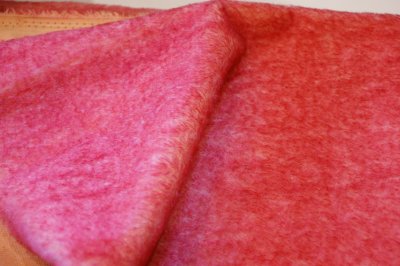 Mohair (Helmbold) peach, tipped ± 12 mm long