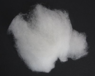 white filling made of polyester ± 150g